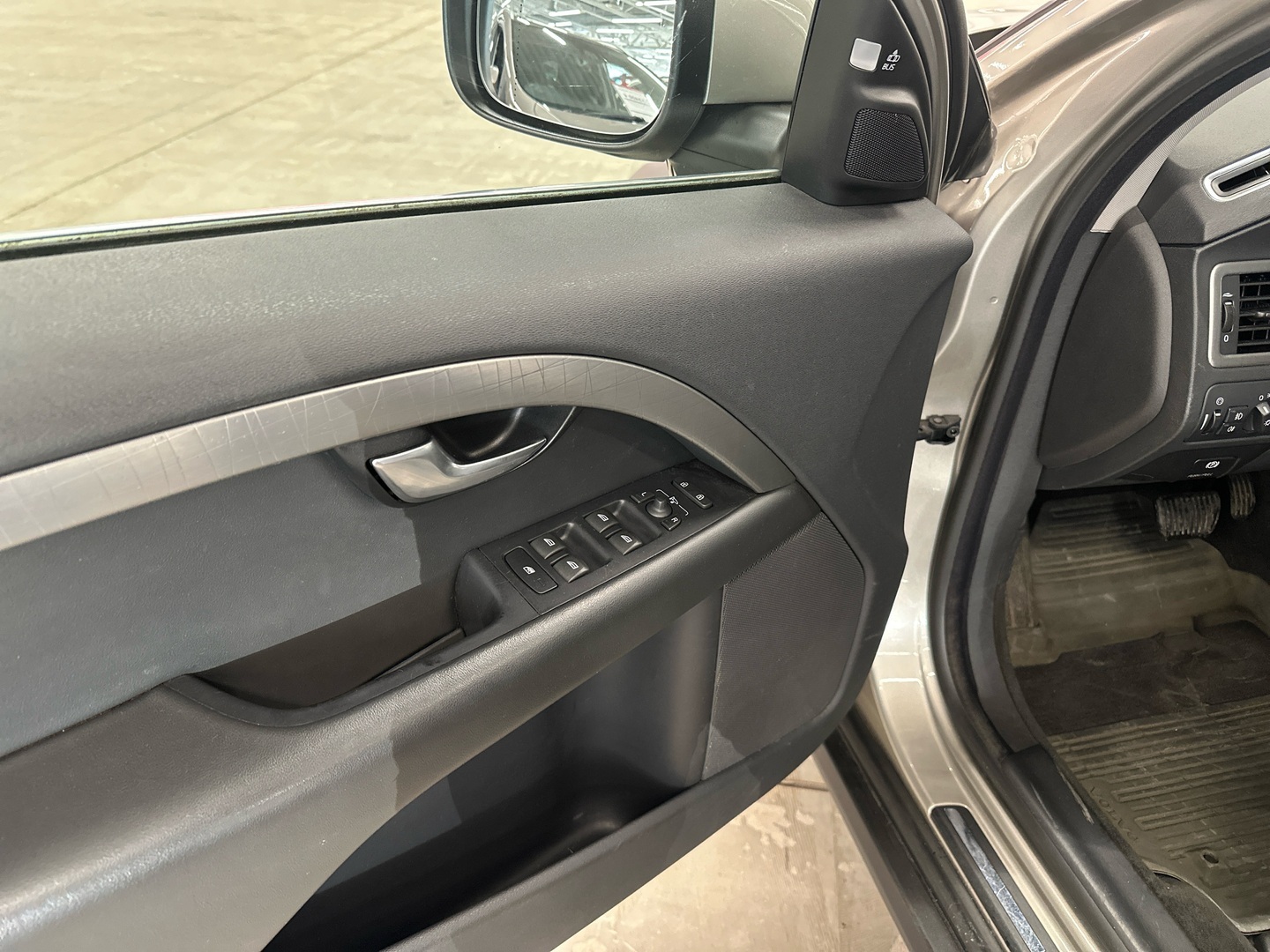 VOLVO XC70 2010