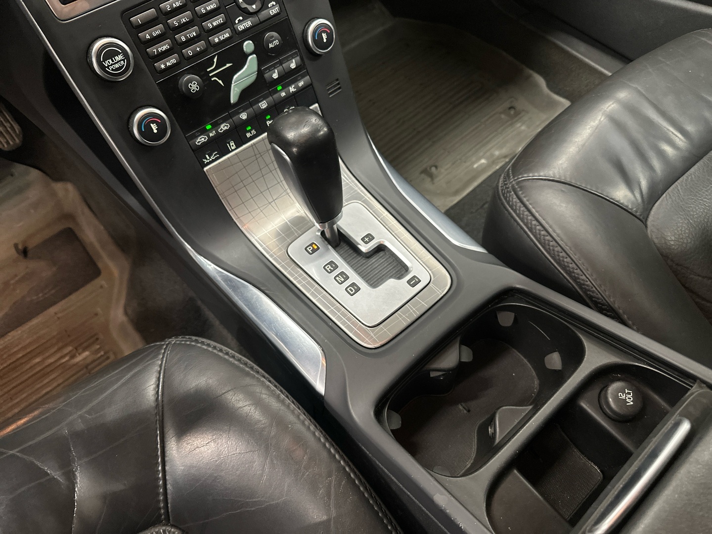 VOLVO XC70 2010