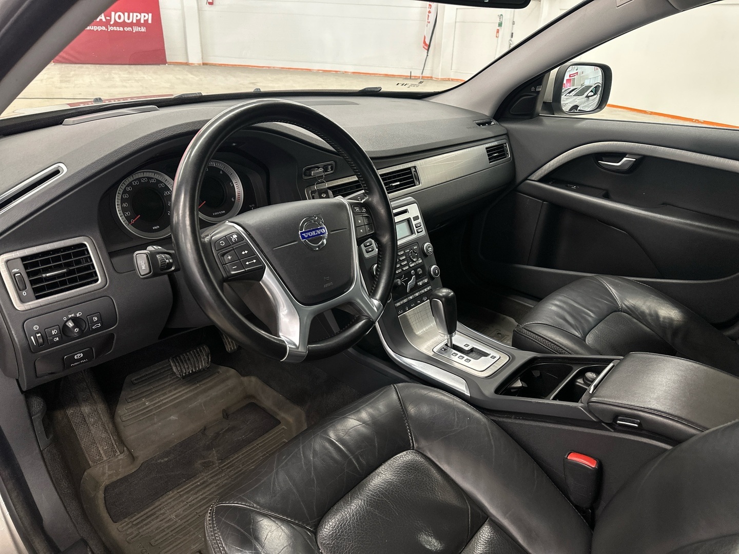 VOLVO XC70 2010