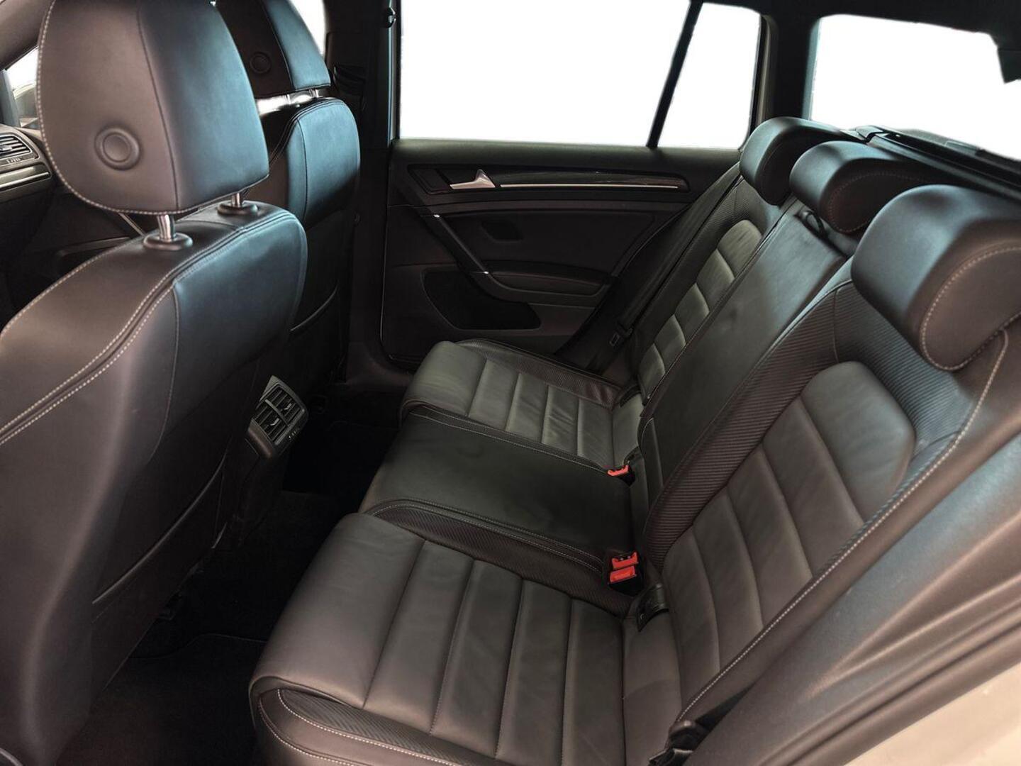 VOLKSWAGEN Golf 2016