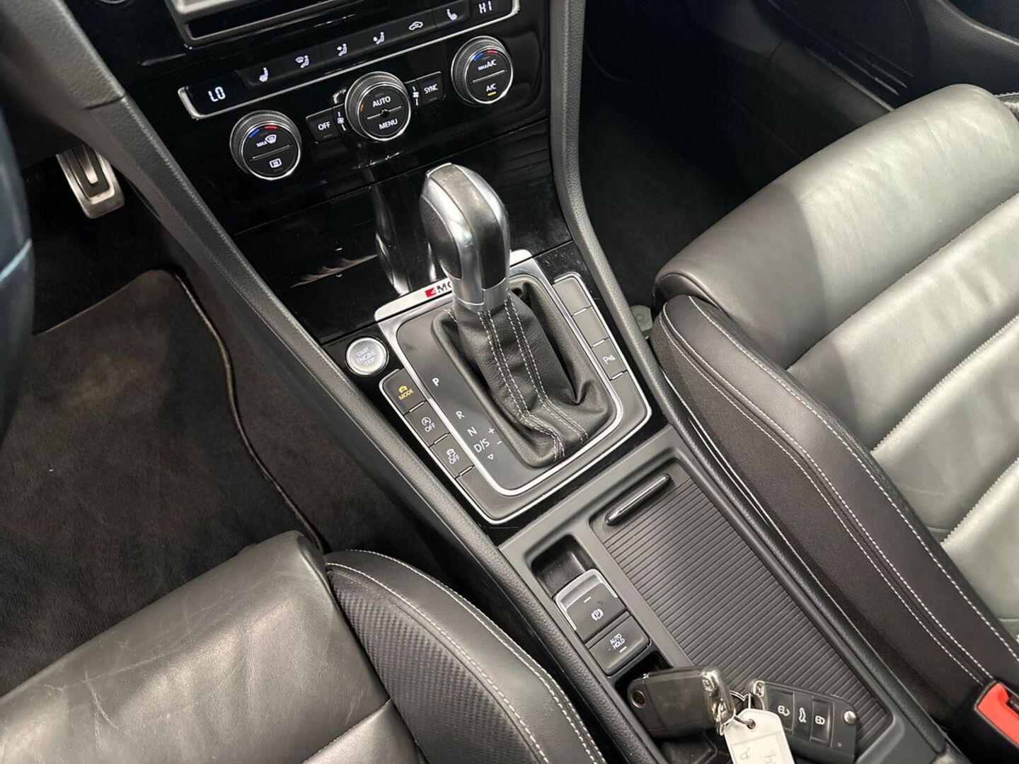 VOLKSWAGEN Golf 2016