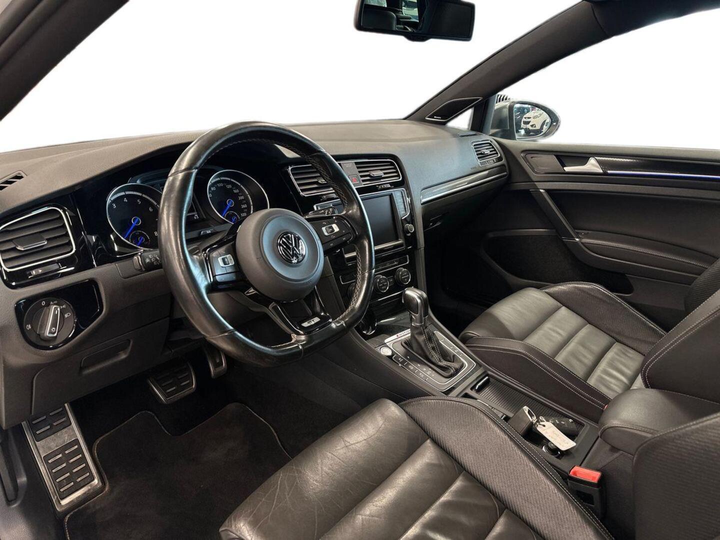 VOLKSWAGEN Golf 2016