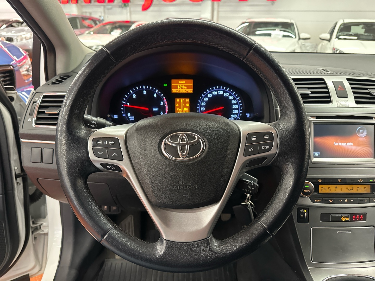 TOYOTA Avensis 2014