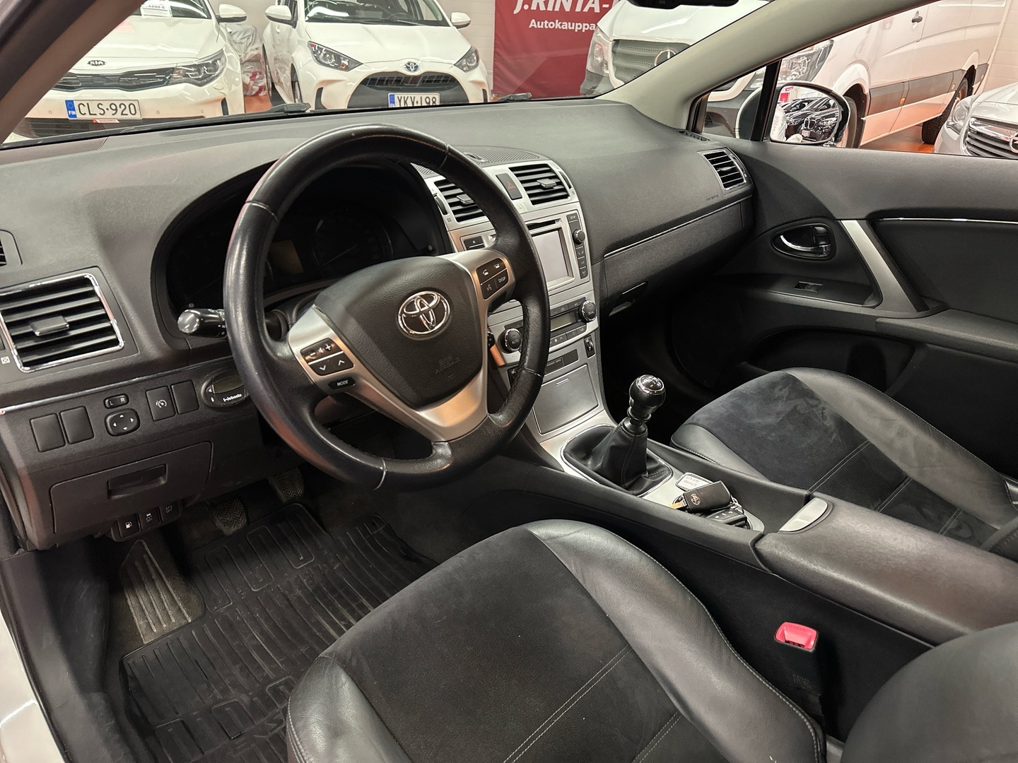 TOYOTA Avensis 2014