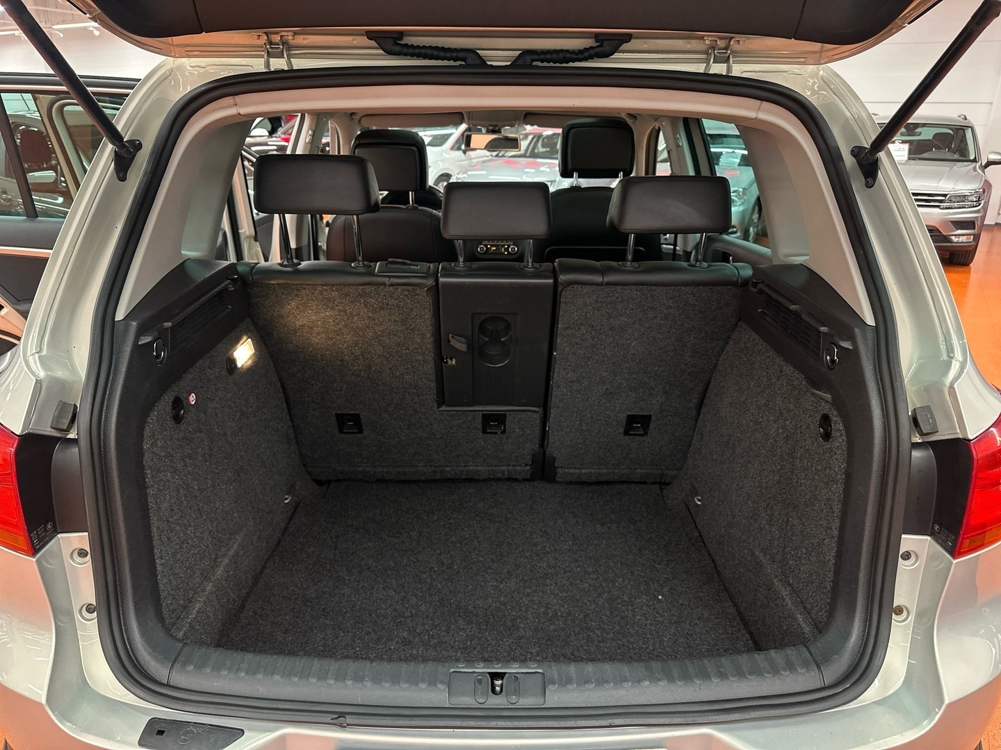 VOLKSWAGEN Tiguan 2012