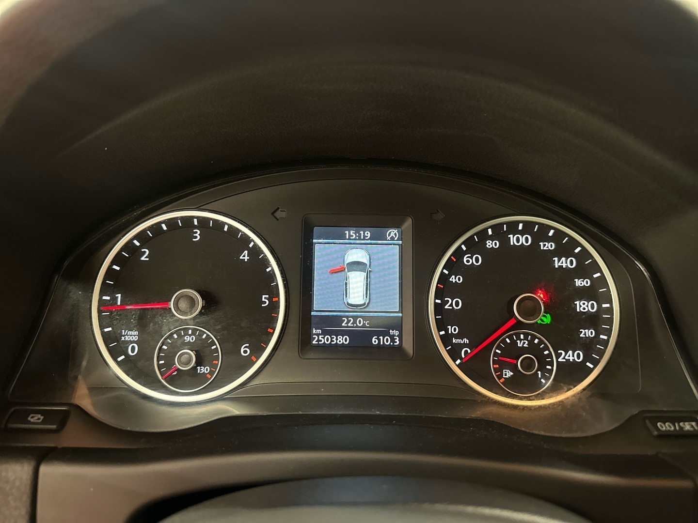 VOLKSWAGEN Tiguan 2012