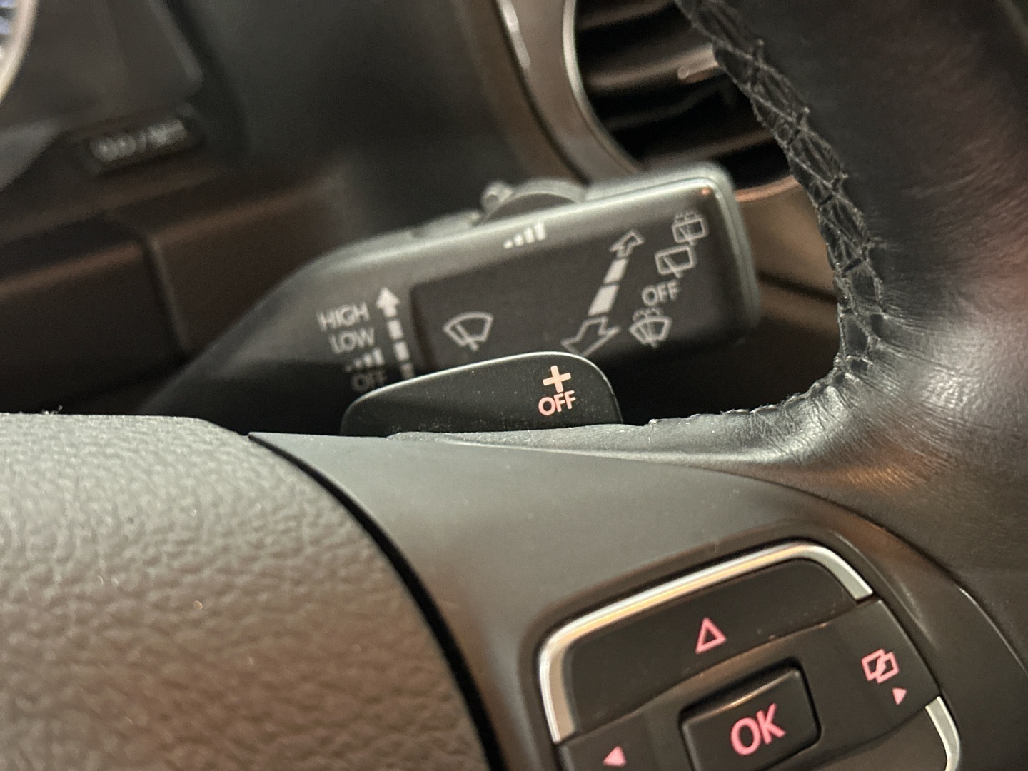 VOLKSWAGEN Tiguan 2012