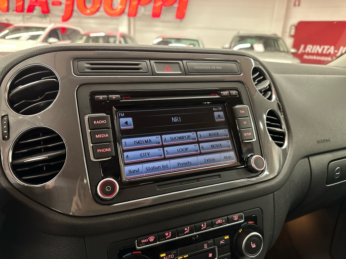 VOLKSWAGEN Tiguan 2012