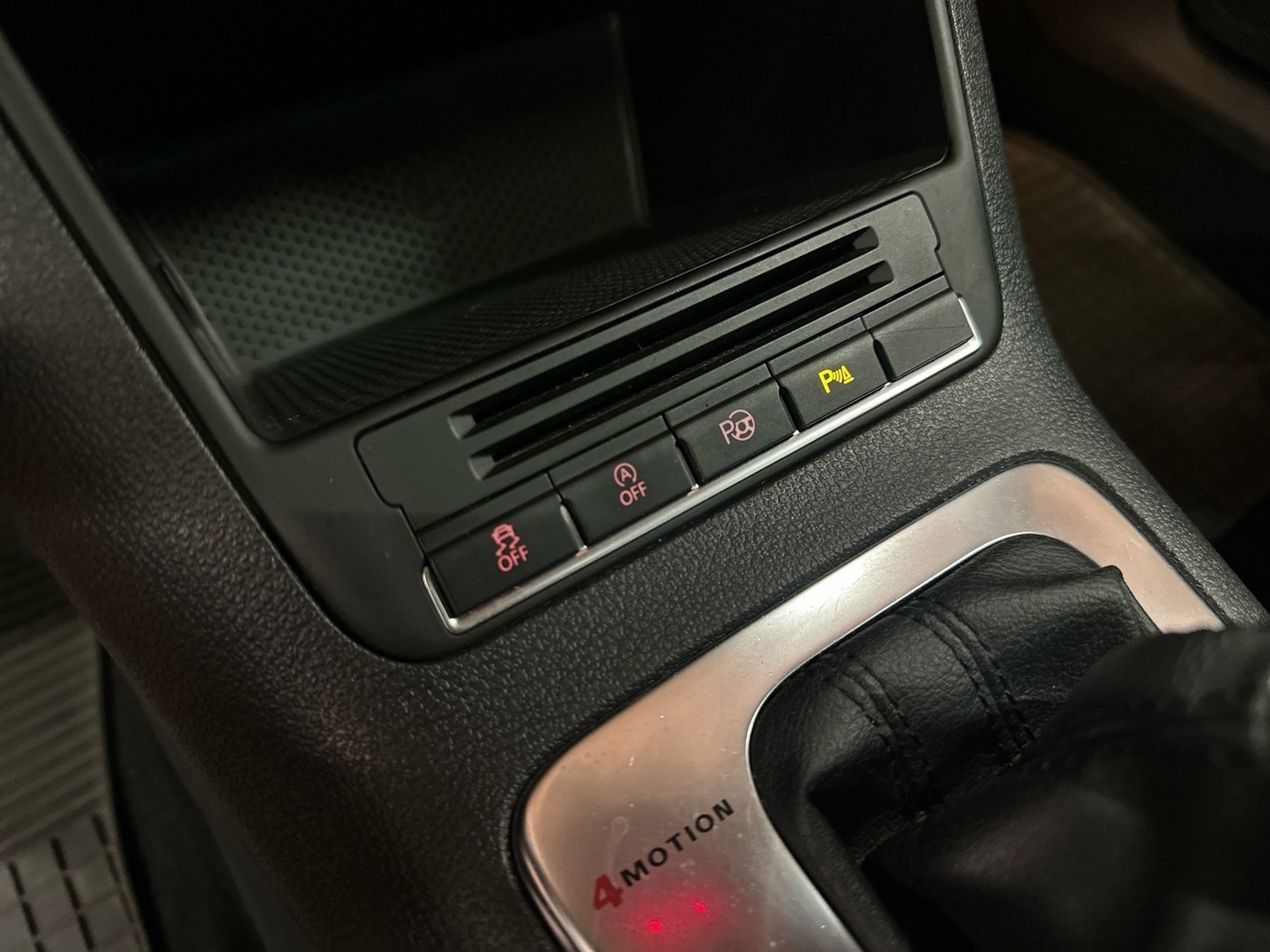 VOLKSWAGEN Tiguan 2012