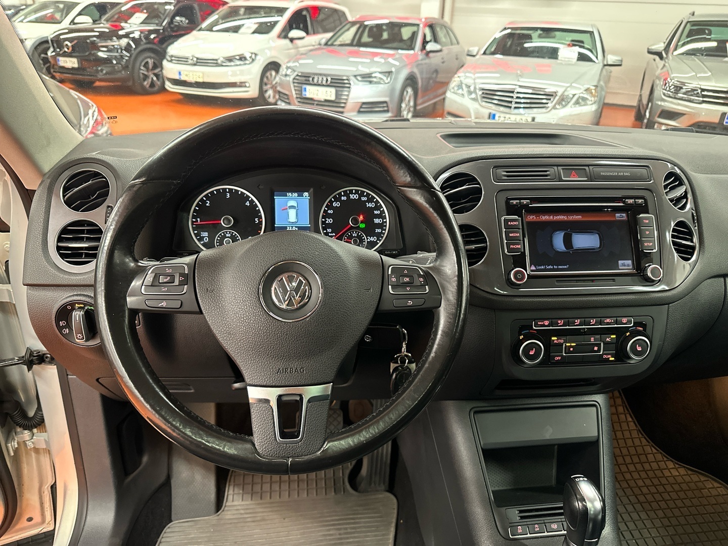 VOLKSWAGEN Tiguan 2012