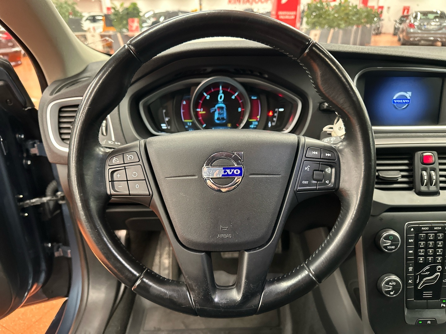 VOLVO V40 2014