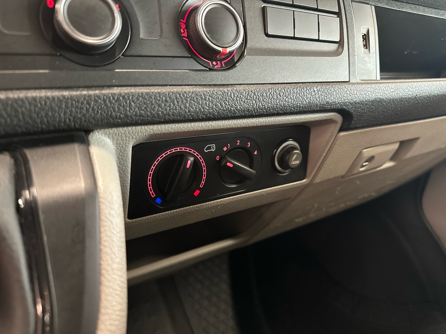 VOLKSWAGEN Transporter 2017