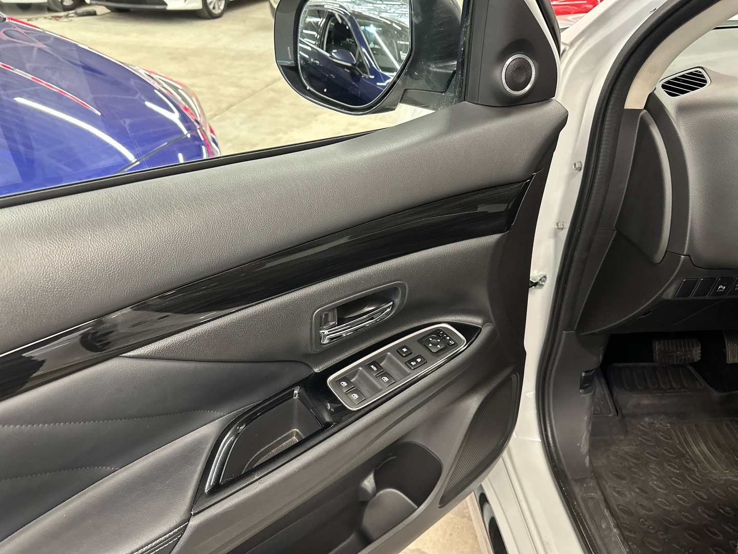 MITSUBISHI Outlander PHEV 2015