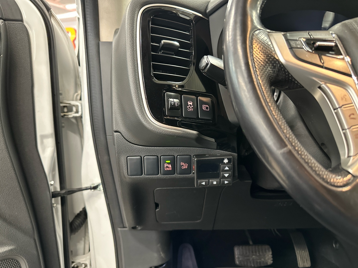 MITSUBISHI Outlander PHEV 2015