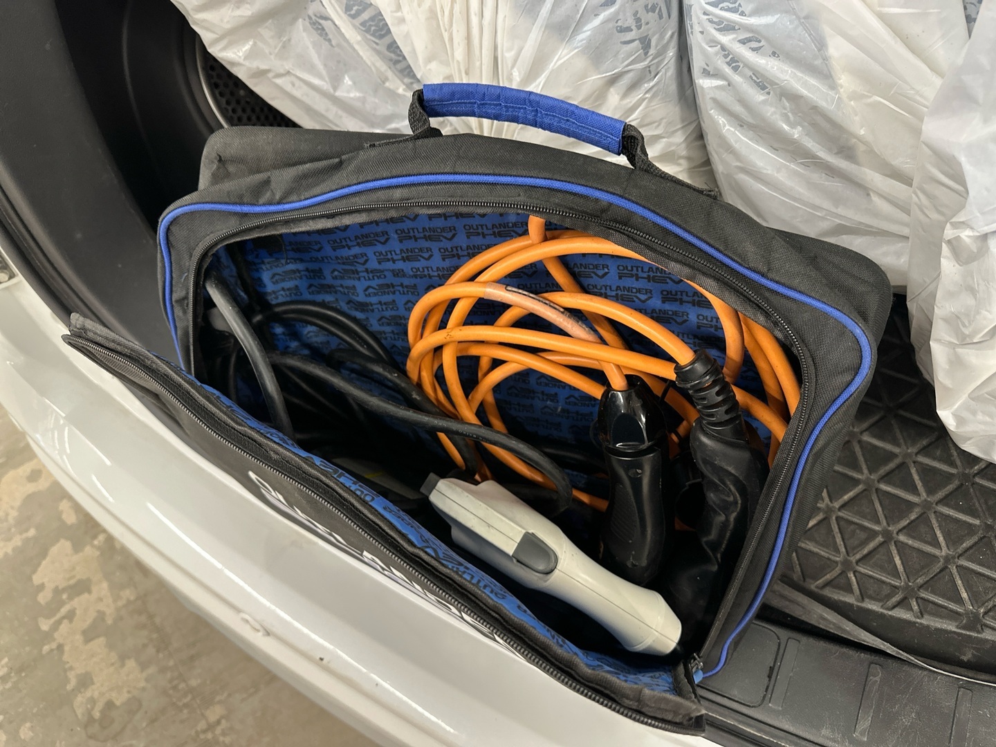 MITSUBISHI Outlander PHEV 2015