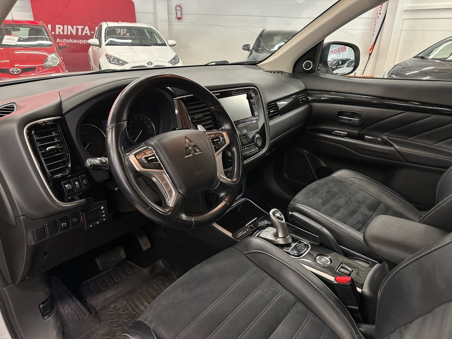 MITSUBISHI Outlander PHEV 2015