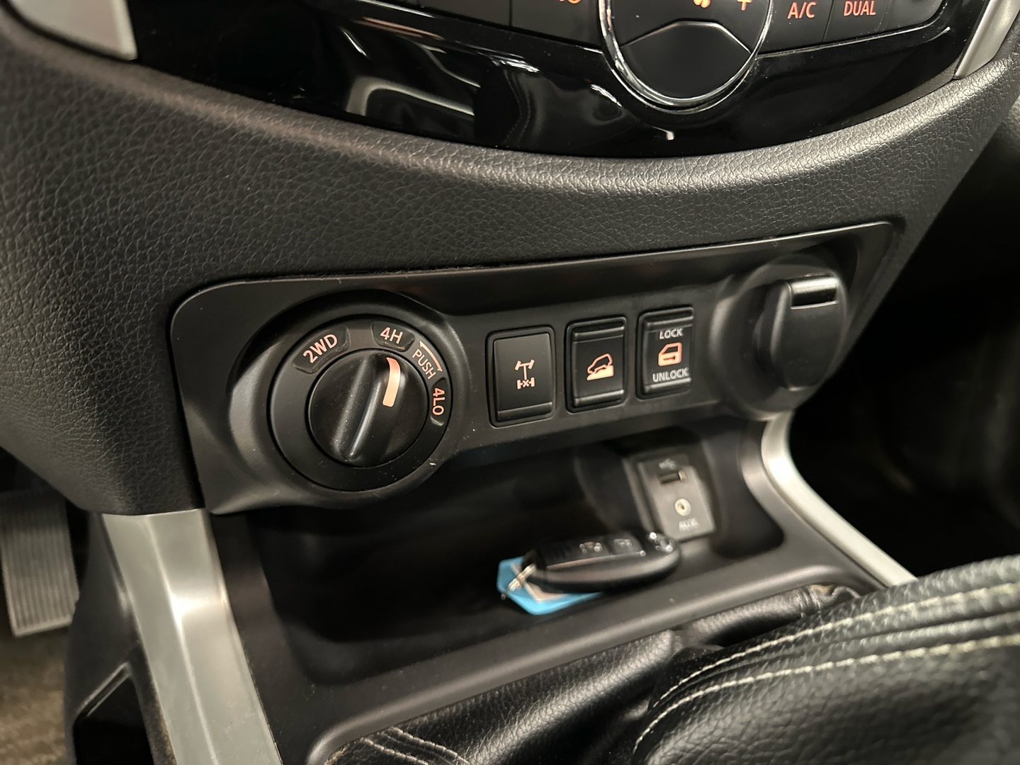 NISSAN Navara 2017