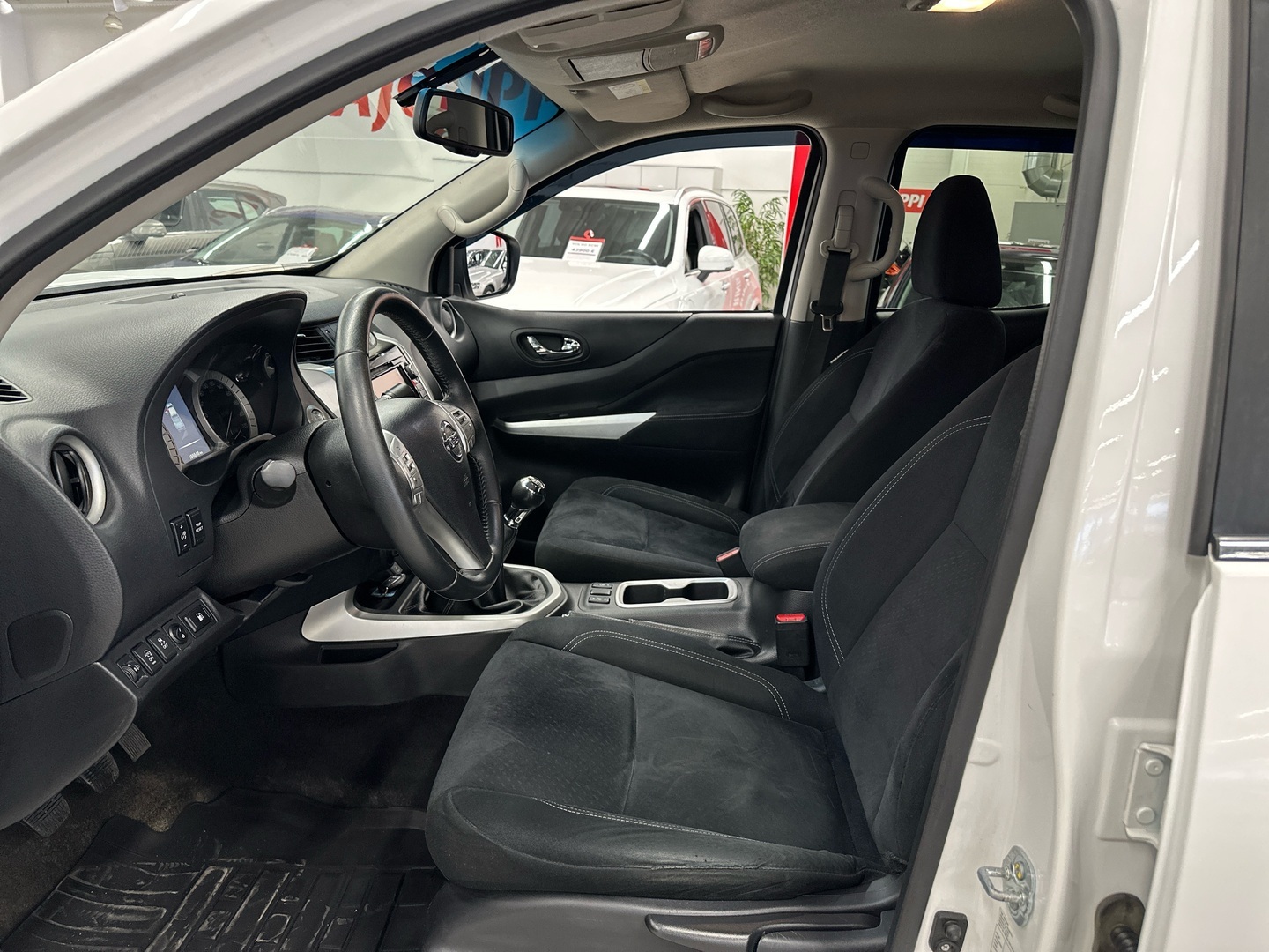 NISSAN Navara 2017