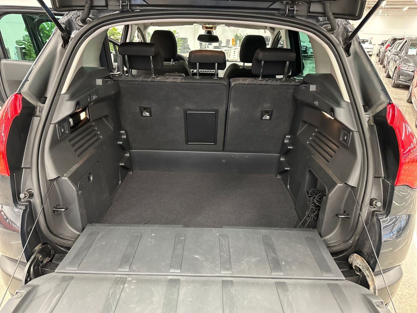 PEUGEOT 3008 2011
