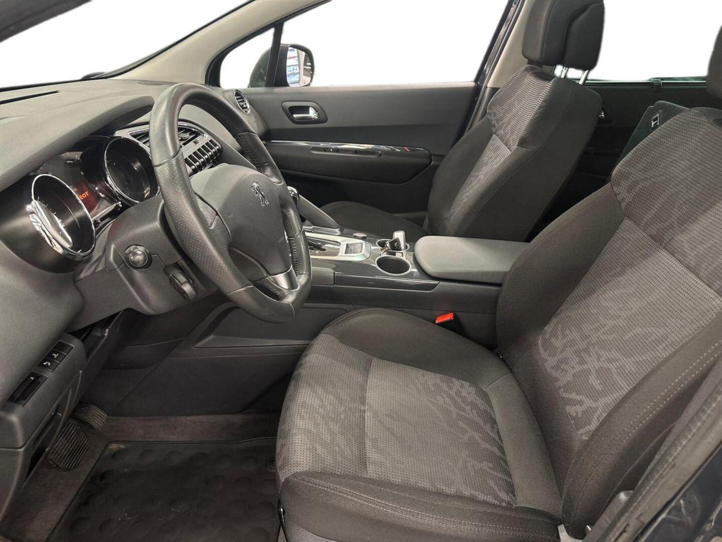 PEUGEOT 3008 2011