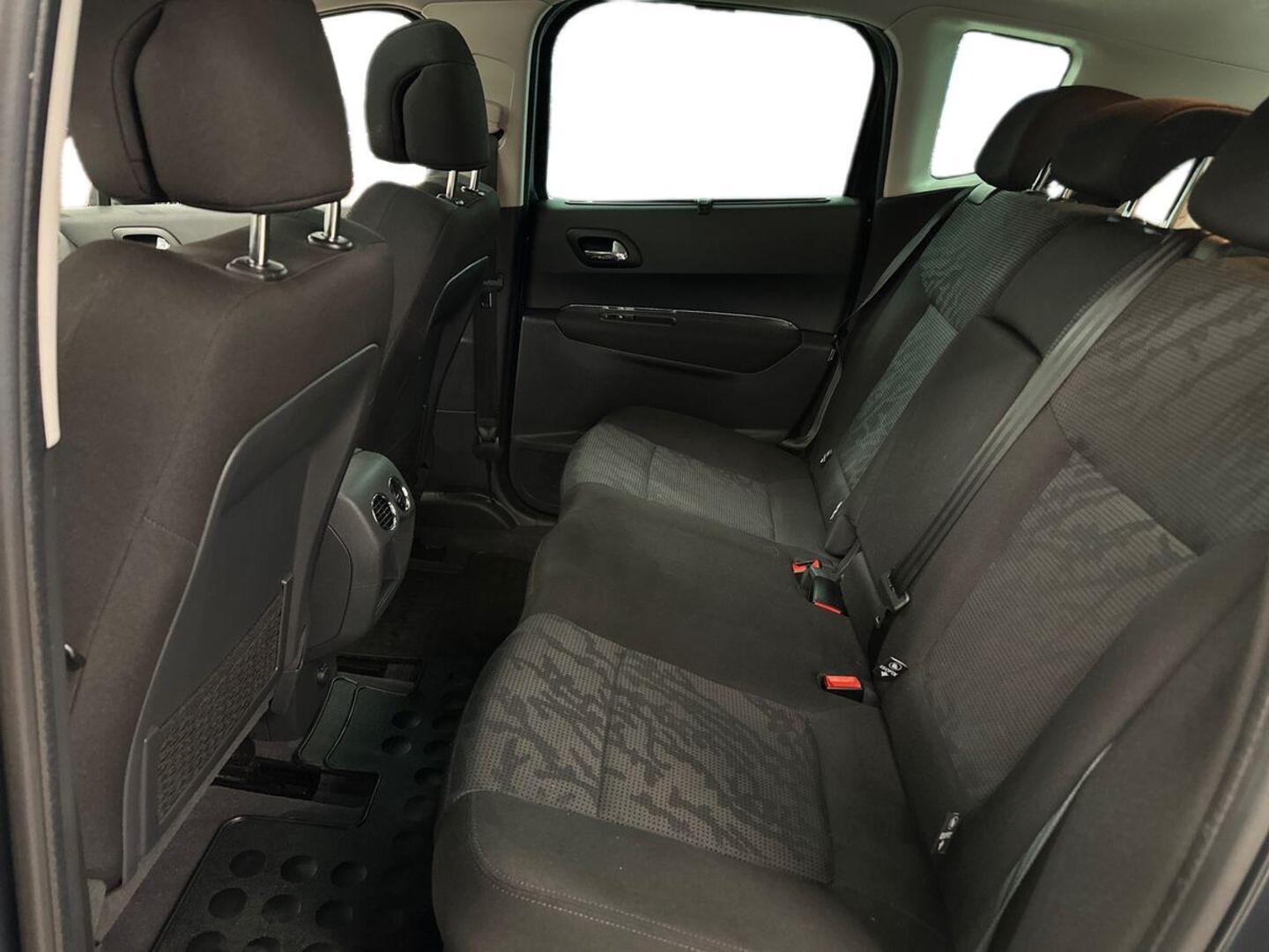 PEUGEOT 3008 2011