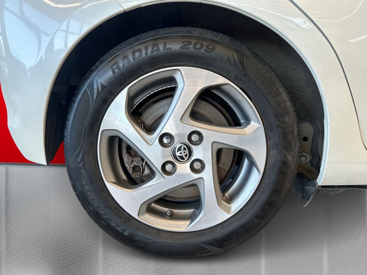 TOYOTA Yaris 2014