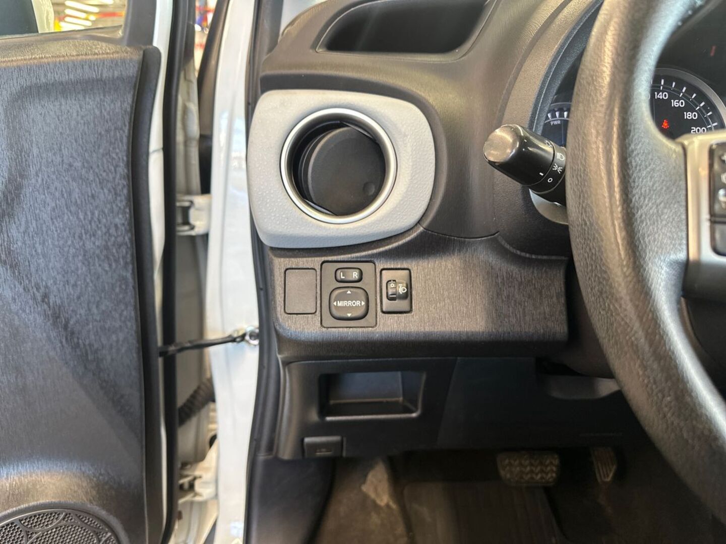 TOYOTA Yaris 2014