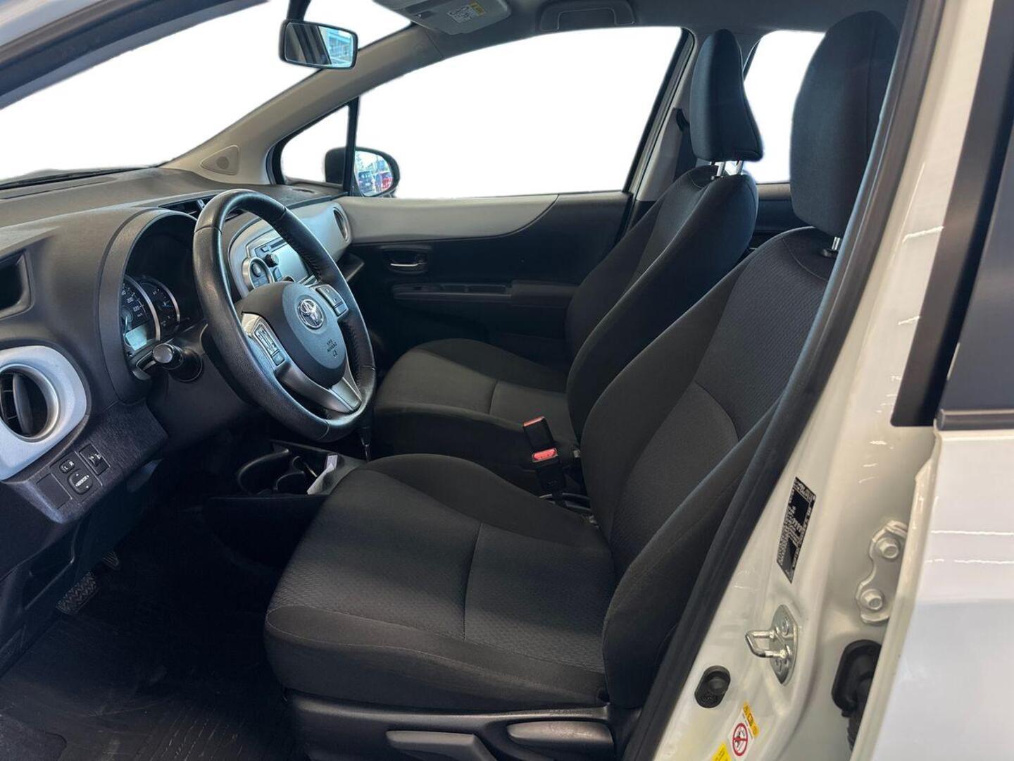 TOYOTA Yaris 2014