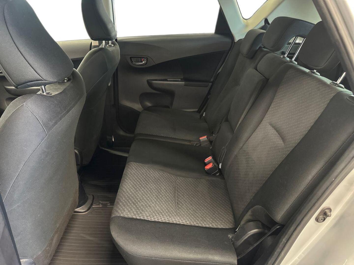TOYOTA Verso-S 2012