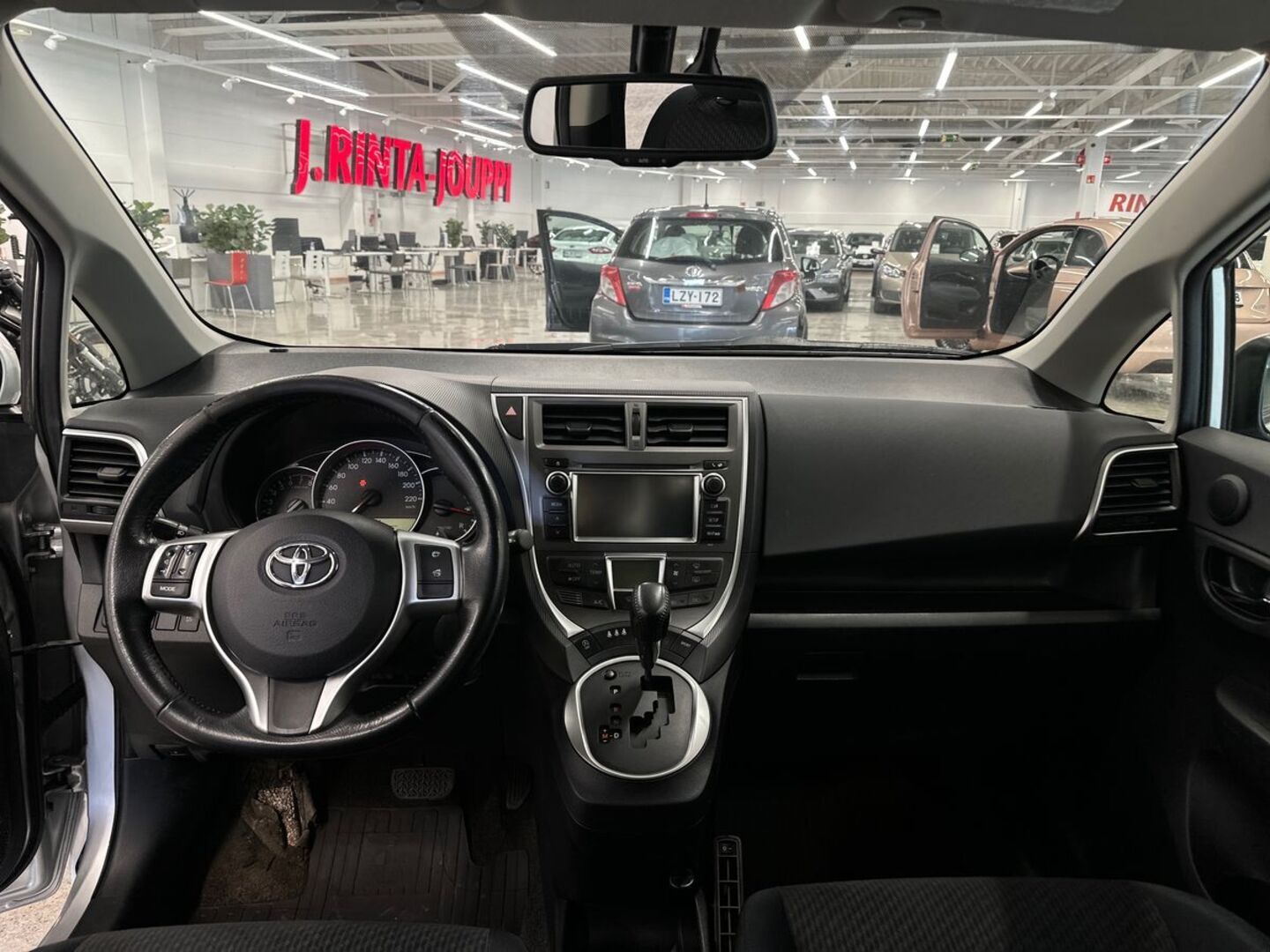 TOYOTA Verso-S 2012
