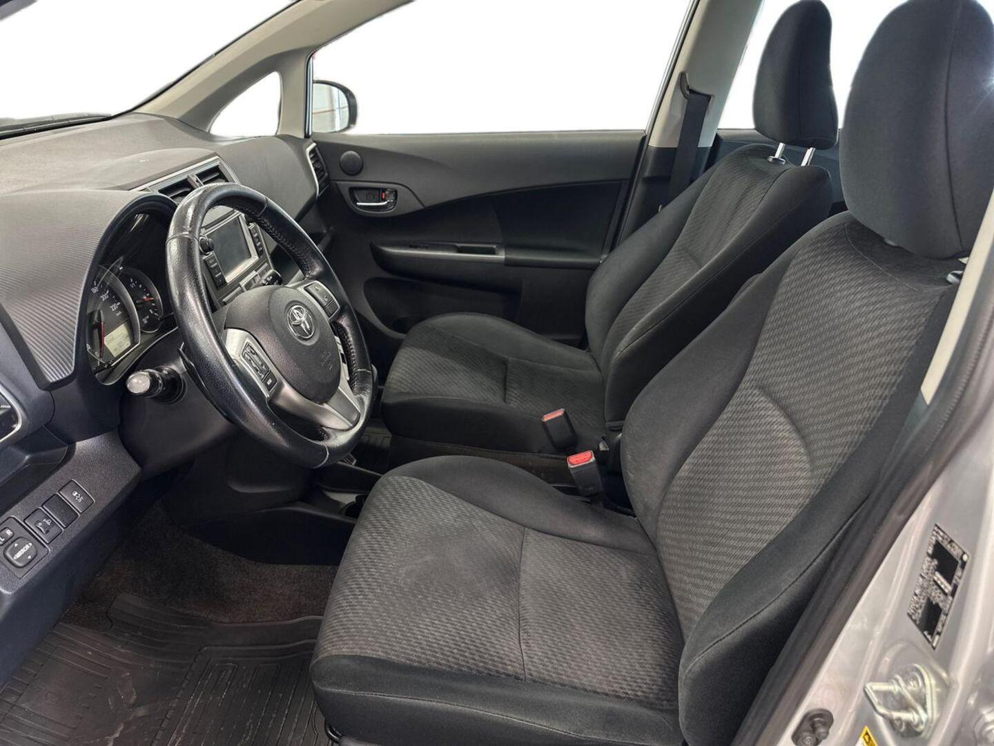 TOYOTA Verso-S 2012