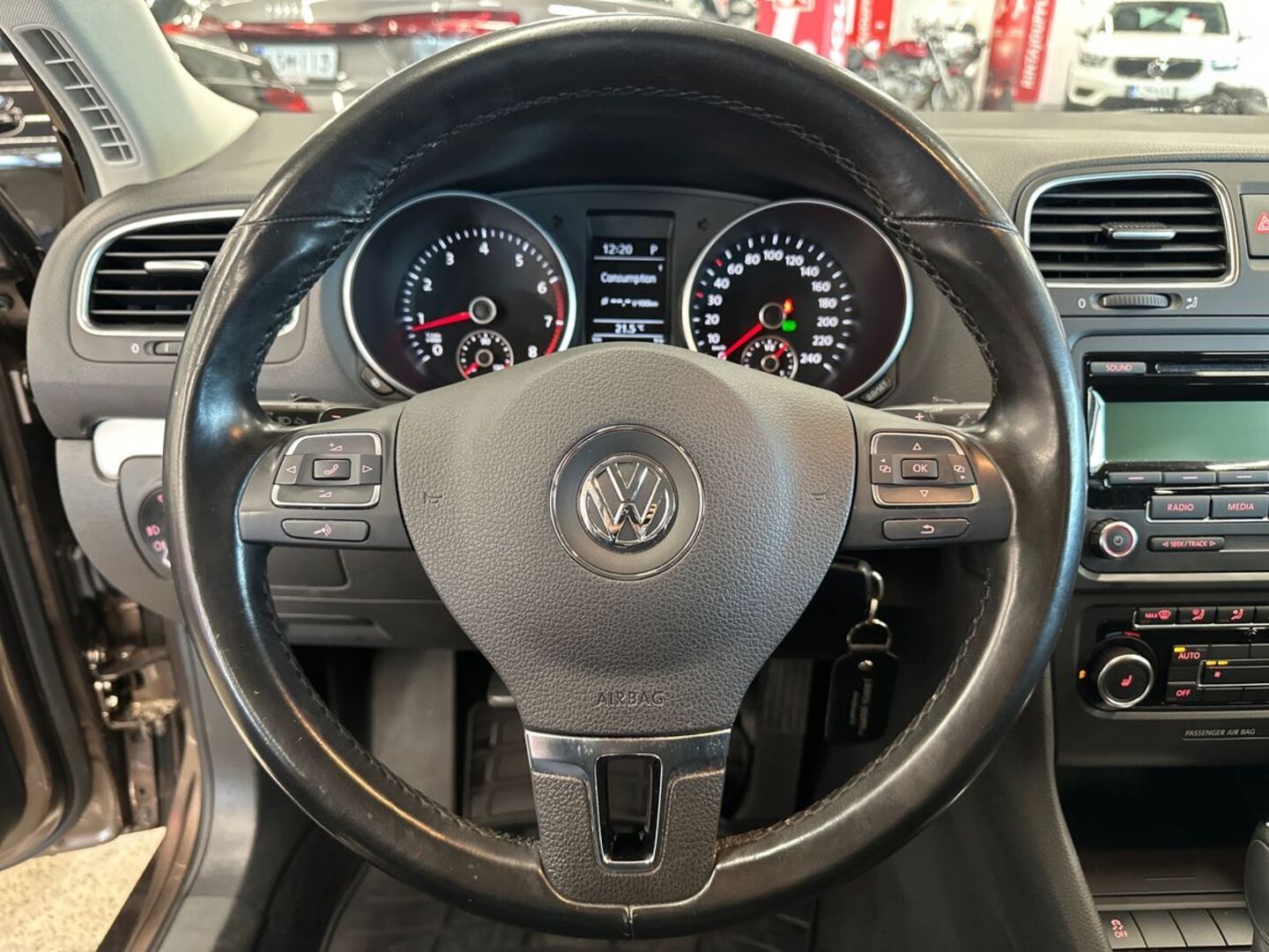 VOLKSWAGEN Golf 15
