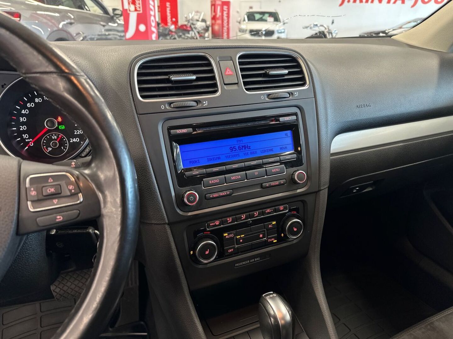 VOLKSWAGEN Golf 18