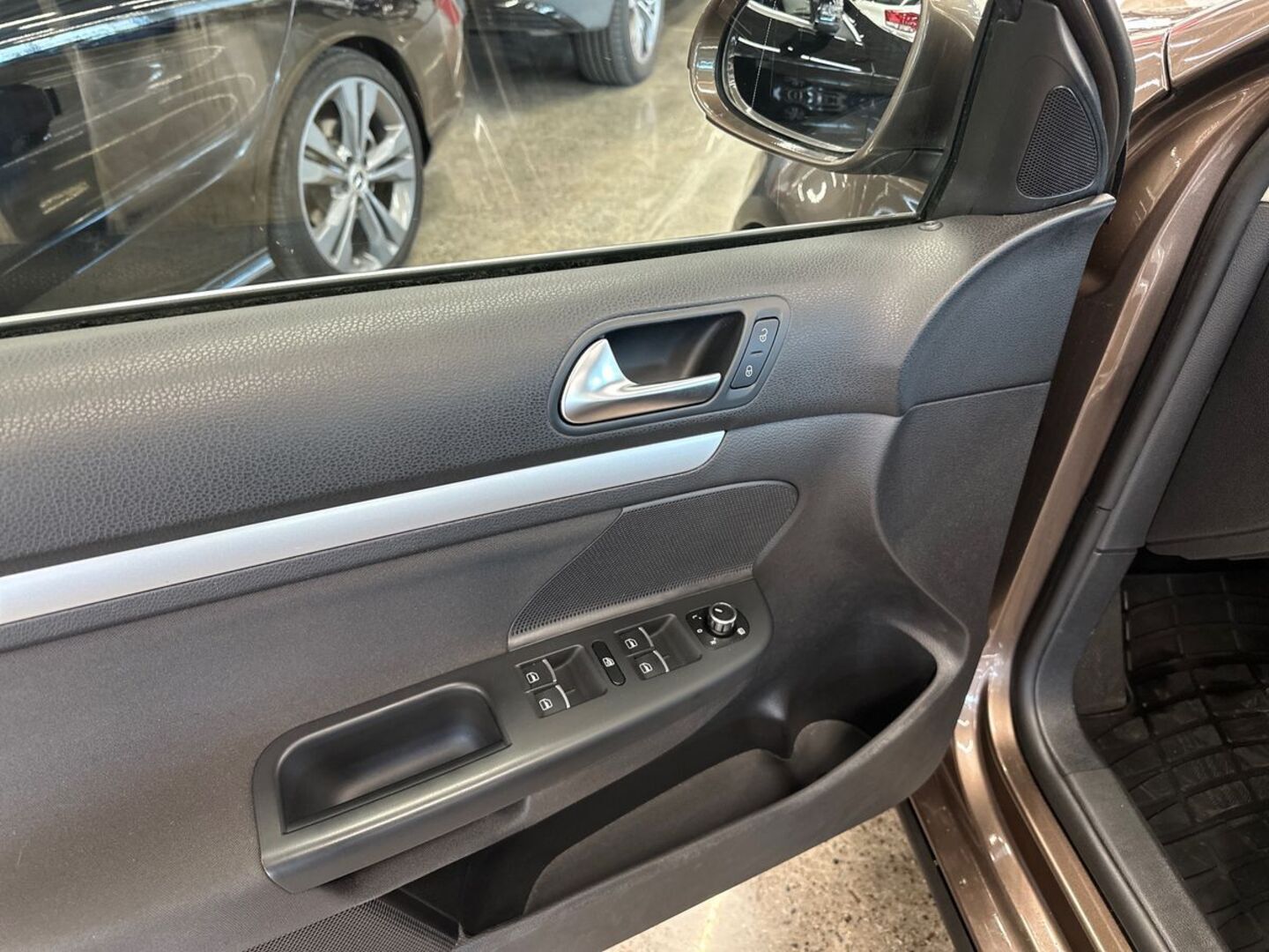 VOLKSWAGEN Golf 19
