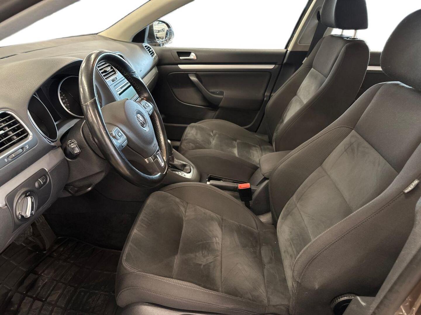 VOLKSWAGEN Golf 9