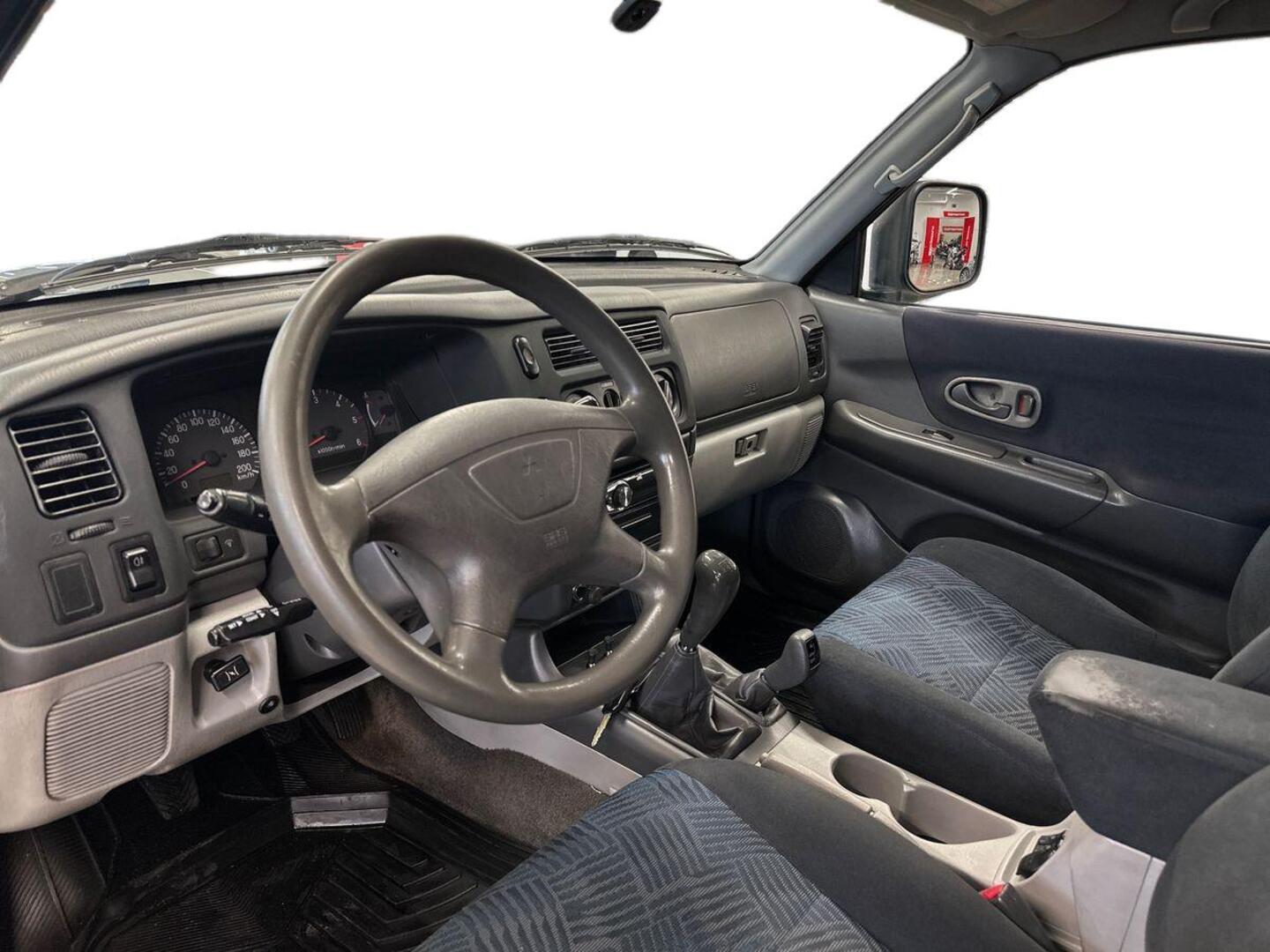 MITSUBISHI Pajero 2000