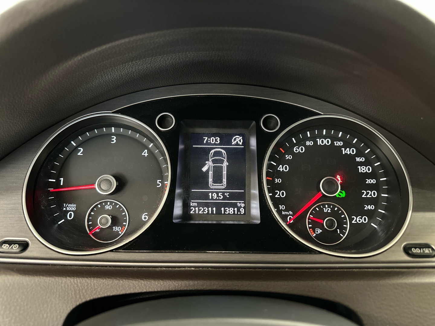 VOLKSWAGEN Passat 2012