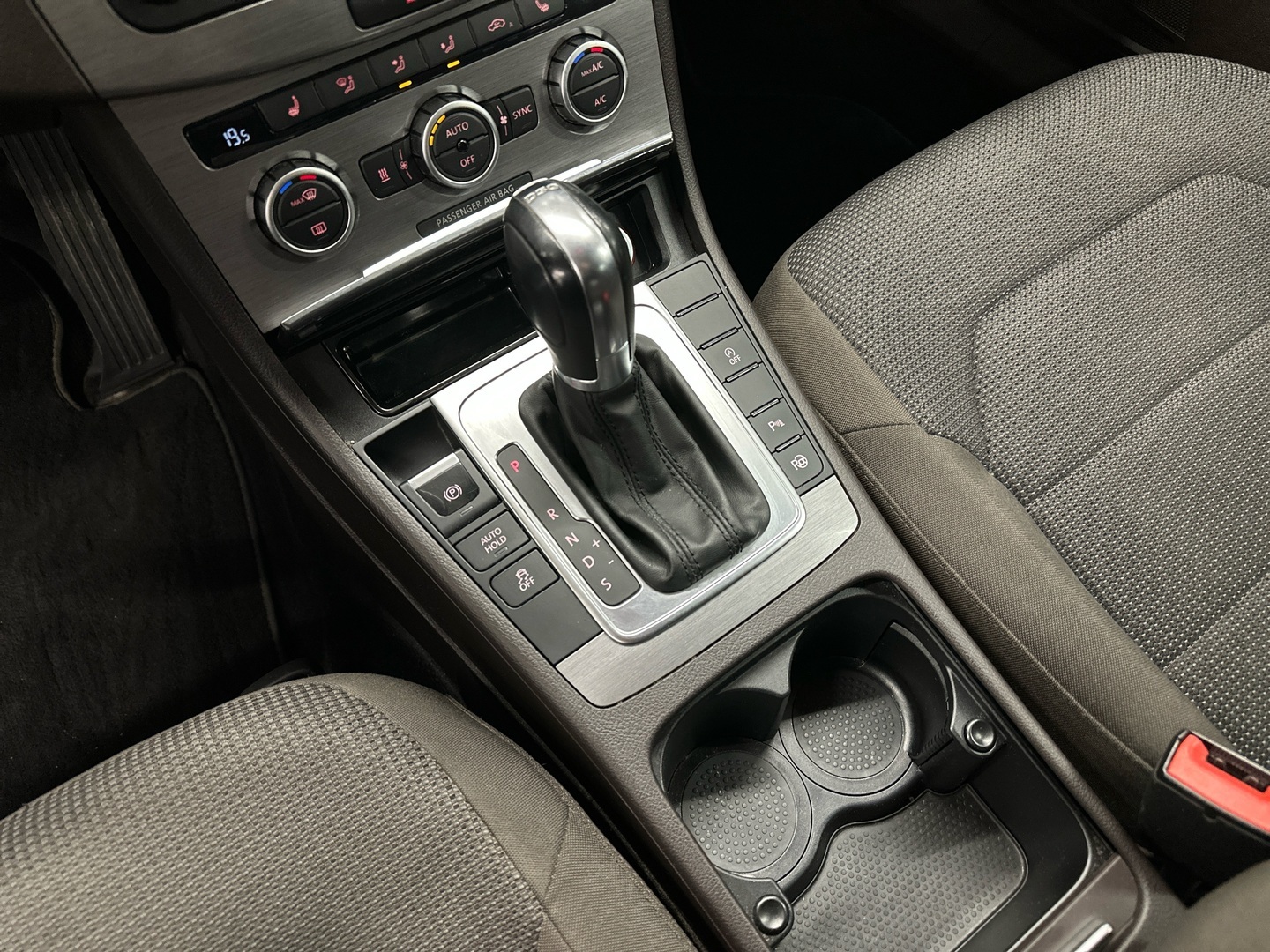 VOLKSWAGEN Passat 2012