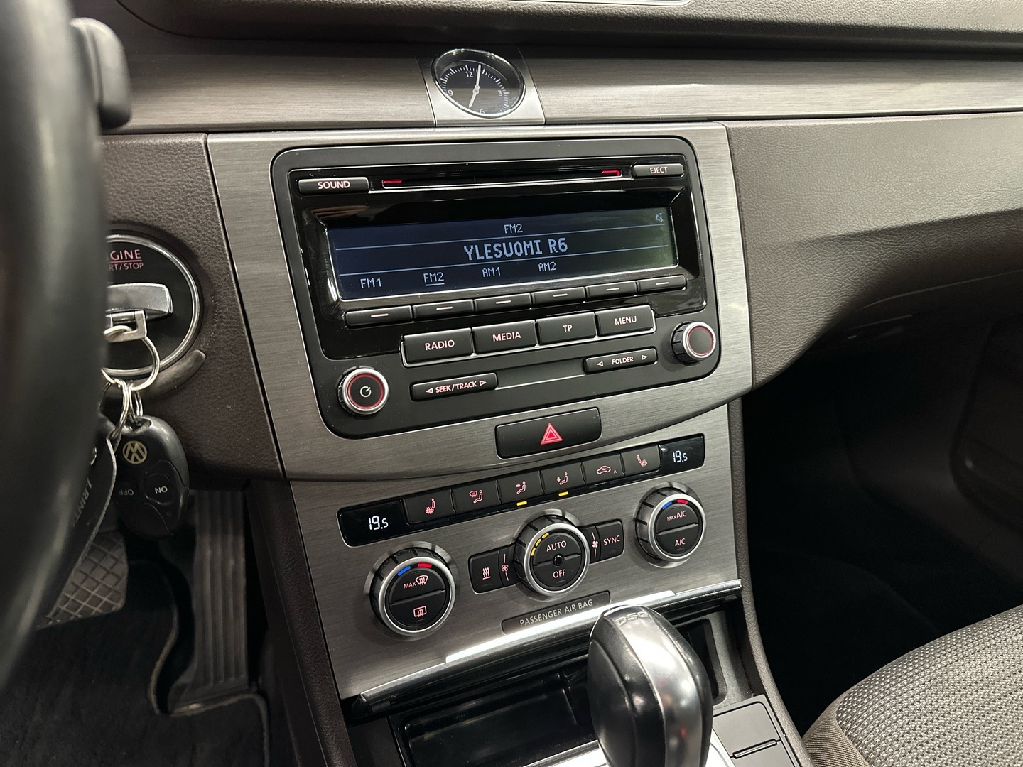 VOLKSWAGEN Passat 2012