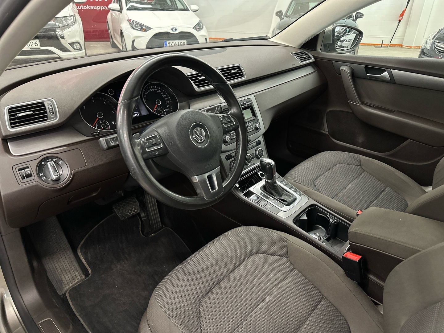 VOLKSWAGEN Passat 2012