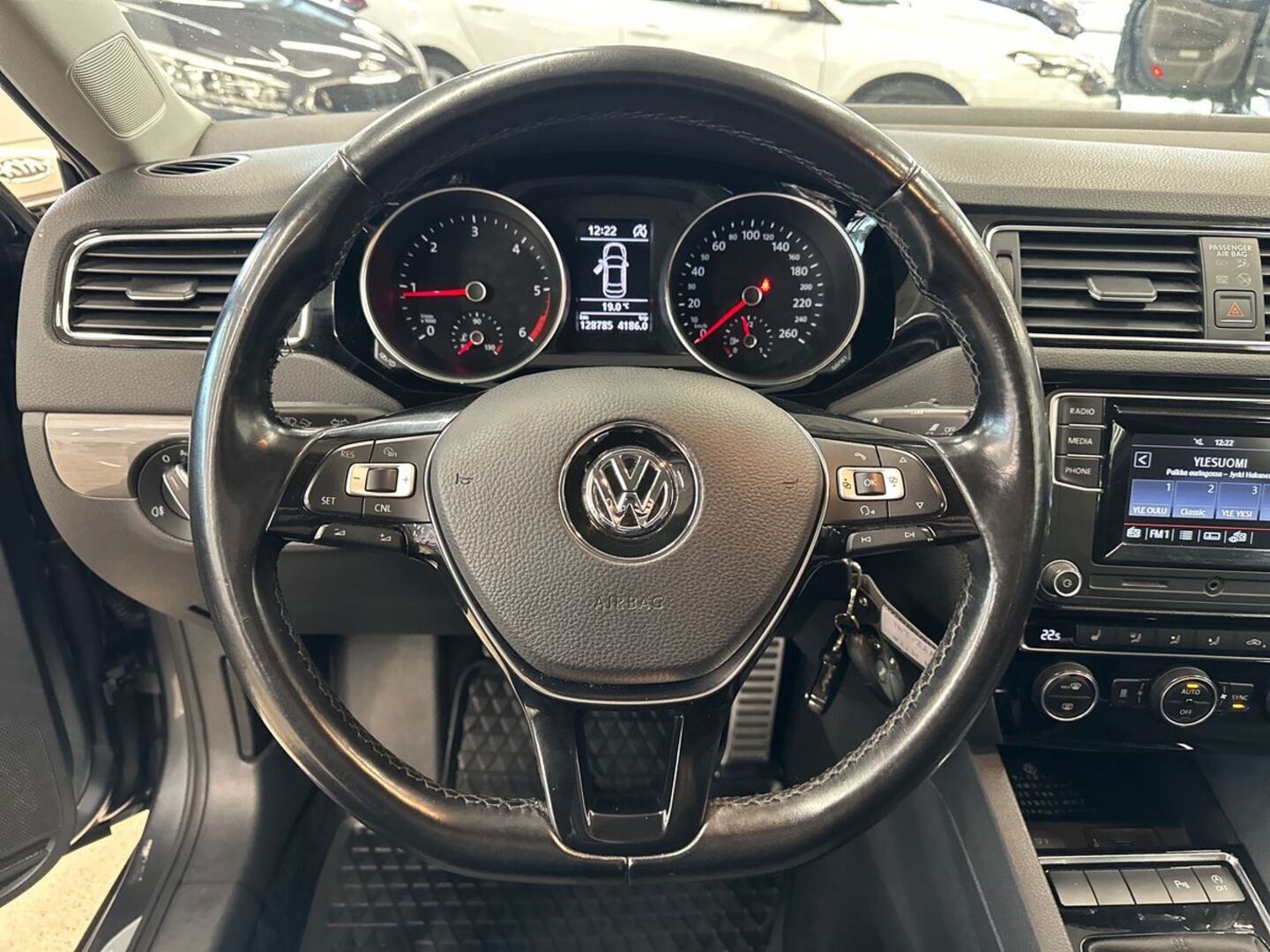 VOLKSWAGEN Jetta 14