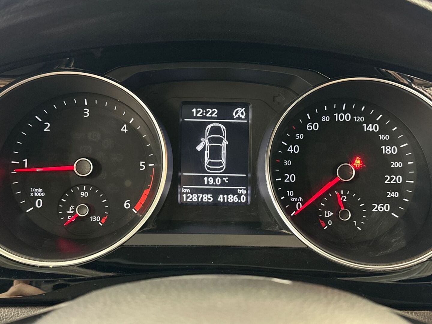 VOLKSWAGEN Jetta 15