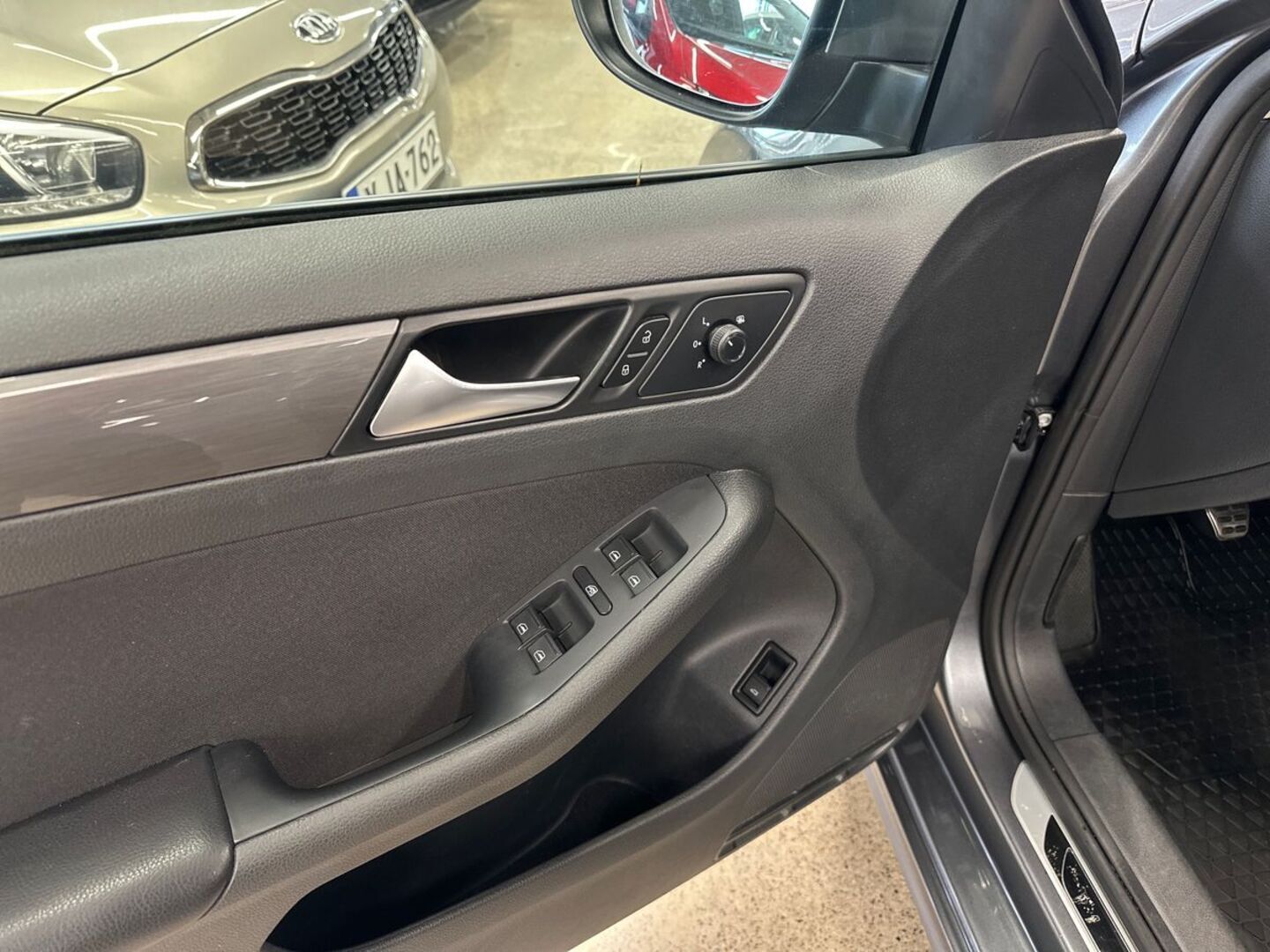VOLKSWAGEN Jetta 20