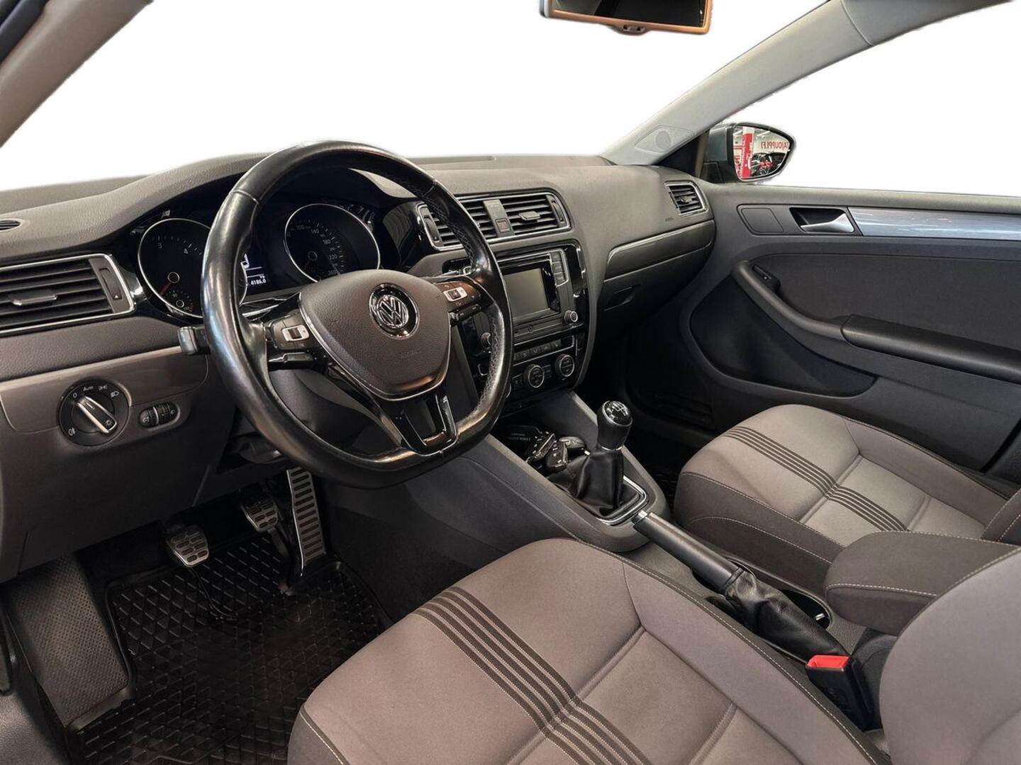 VOLKSWAGEN Jetta 7