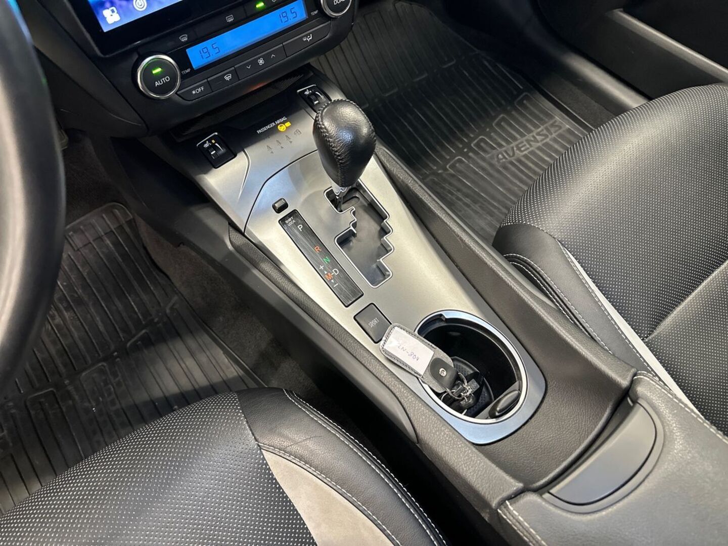 TOYOTA Avensis 2018