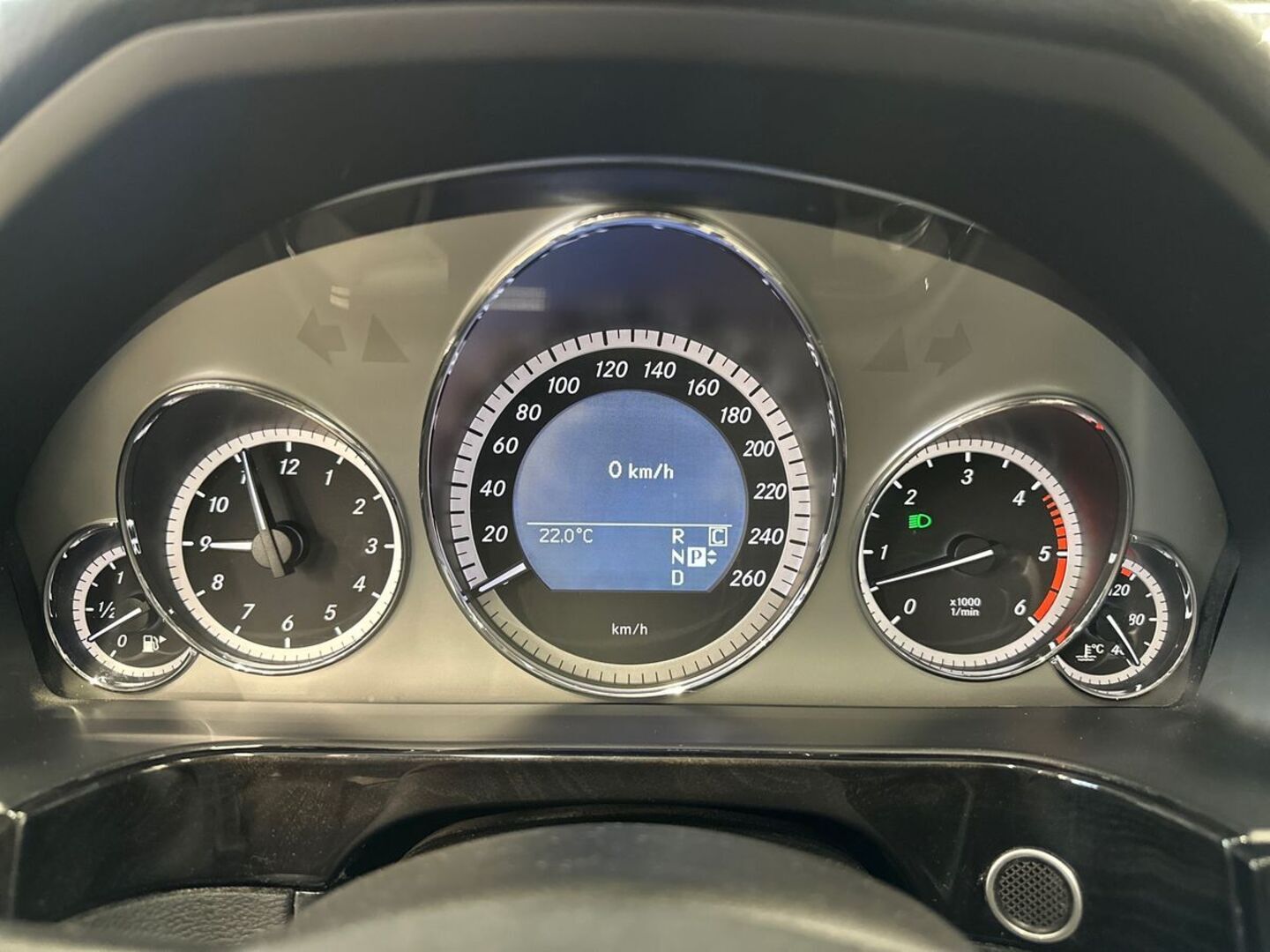 MERCEDES-BENZ E 2009