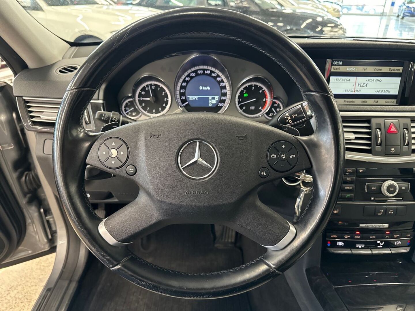 MERCEDES-BENZ E 2009