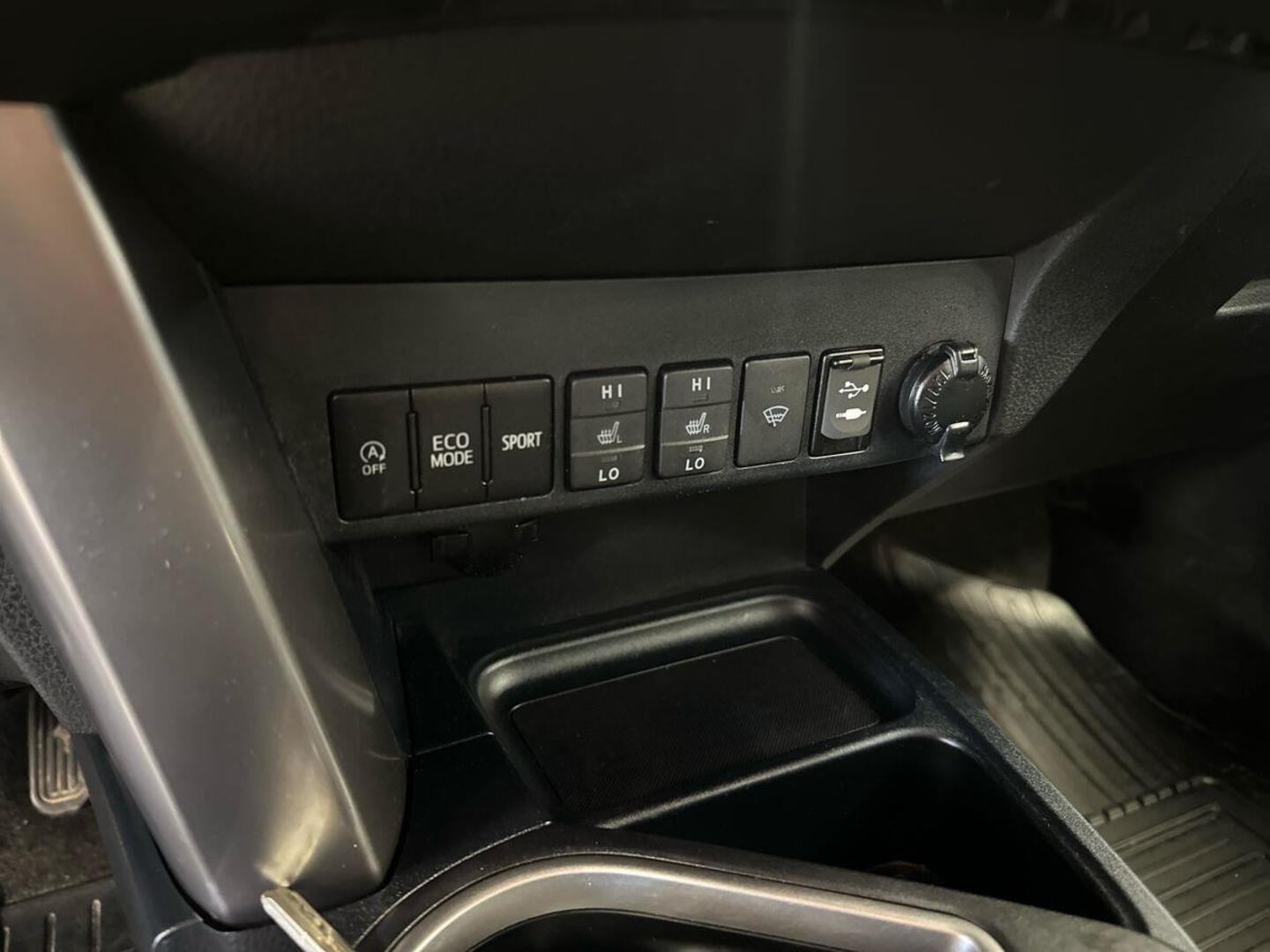 TOYOTA RAV4 16