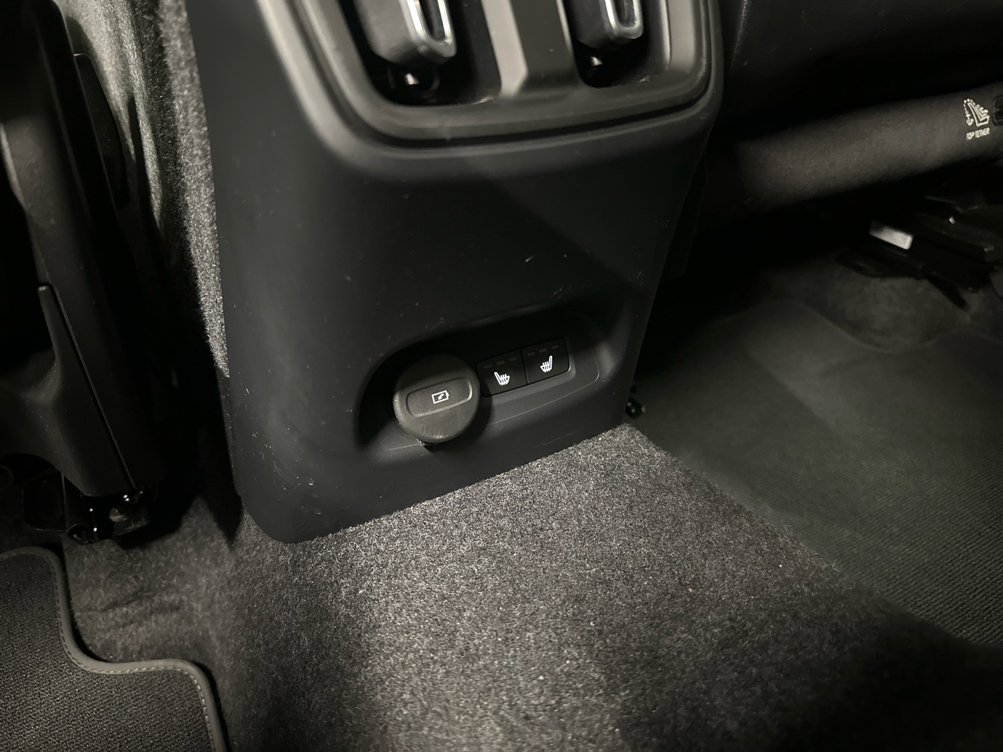 VOLVO XC40 2023