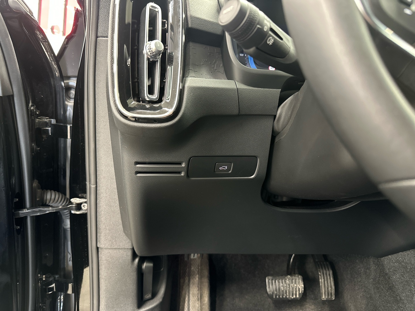 VOLVO XC40 2023